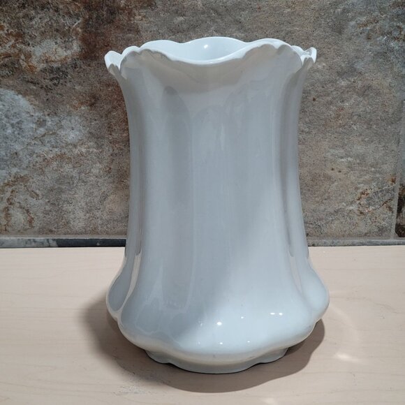 Johnson Brothers England White Porcelain Pitcher Scalloped Wavy Rim Base - Picture 2 of 13